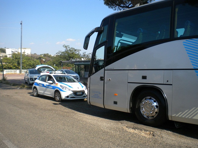 pullman-turistici-genovese-emet-bus-1000-euro-per-12-ore-di-sosta